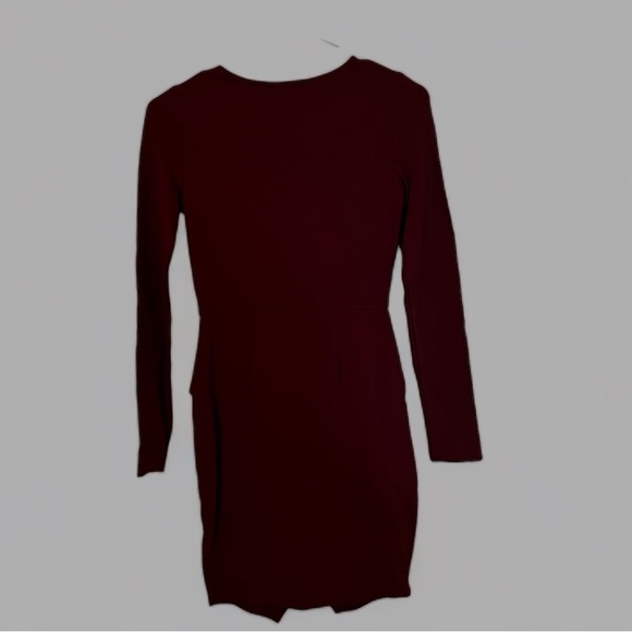 Asymmetrical long sleeve dress - Picture 2 of 2